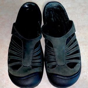 Ladies size 11 Keen sandals